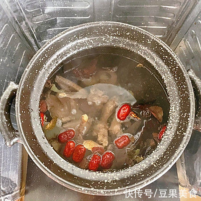 广东靓汤——鸽子灵芝金线莲养肝汤