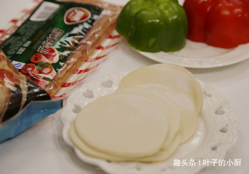 平底锅怎么做披萨不用揉面一次成功，几分钟就出锅，比买的还香