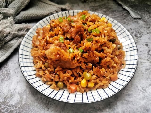 排骨|学会懒人焖饭太方便，饭菜一锅出，省时省事，零厨艺也能轻松搞定