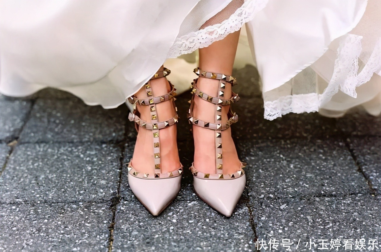 v人生第一双Valentino铆钉高跟鞋，上脚高级又好穿
