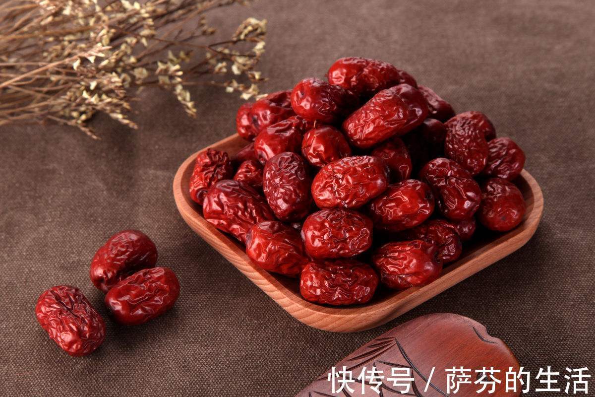 红枣和此物一起泡水喝，失眠好了，气血足了，面色越来越红润！