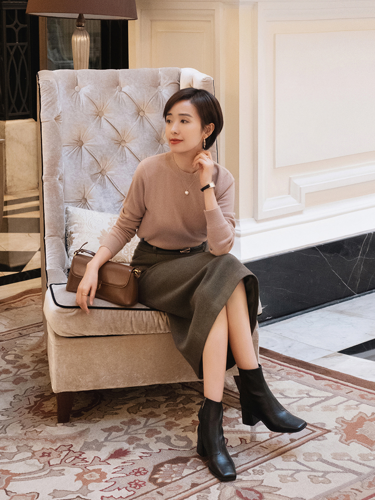 半身裙 秋冬季节怎么穿?针织开衫搭配百褶半身裙温柔优雅,美出了新高度