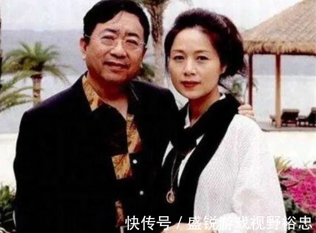 棉纺厂@余秋雨靠妻子寄打工费生活,成名后却抛弃妻子,娶“唐僧母亲”