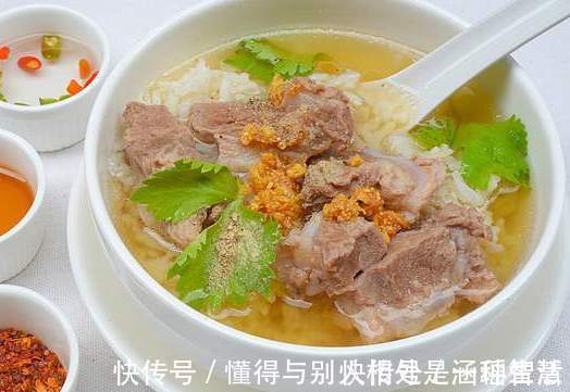 炖排骨时，最忌直接焯水，记得多做一步，排骨没腥味，软烂又好吃