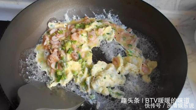 炒鸡蛋|炒鸡蛋别用油了,只需3分钟,让鸡蛋更滑嫩还不粘锅