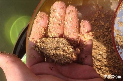 春季正是出大鲫鱼的时候,分享几款自制窝料的制作方法,次次大鲫大鲤