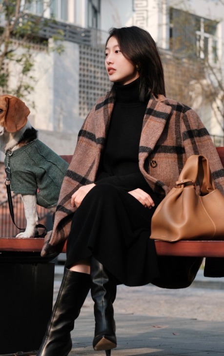 大长腿 格纹外套是今年冬季最飒单品,穿到明年也不过时,快来试试吧