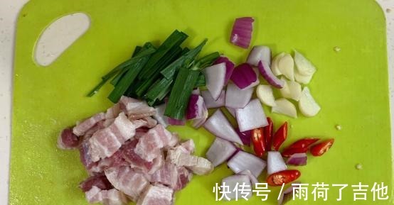 预防肿瘤|自己在家做麻辣鲜香的干锅土豆,土豆软糯,好吃又美味!