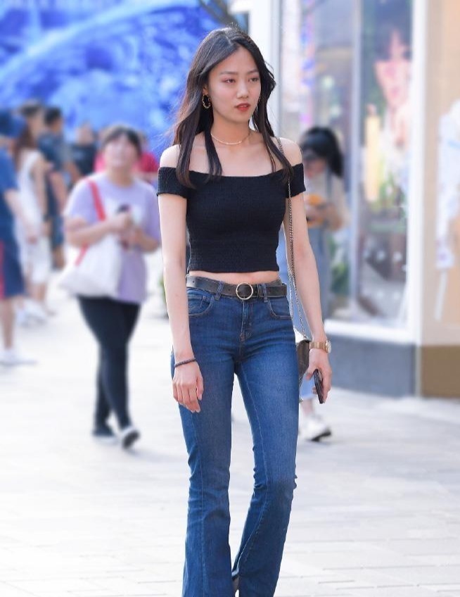 美丽女神 一闪一闪的睫毛,美丽女神虽走简洁路线,却让她拥有特别的韵味