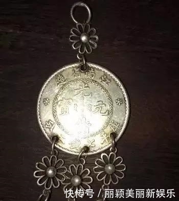 原来小时候糟蹋过那么多宝贝,难怪现在的古董都很贵