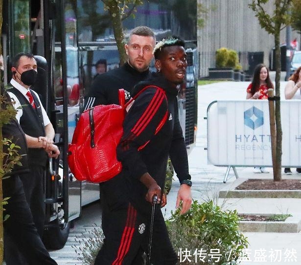 索帅|C罗领衔曼联对纽卡大名单，索帅拒绝透露首发！卡瓦尼两铁腰缺阵！