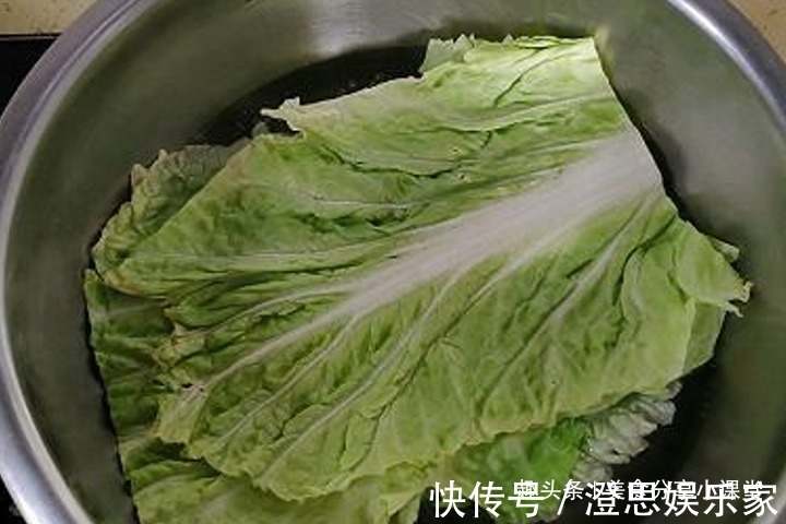 一棵白菜,一碗肉馅,卷一卷,蒸一蒸,鲜嫩又多汁,全家都爱吃