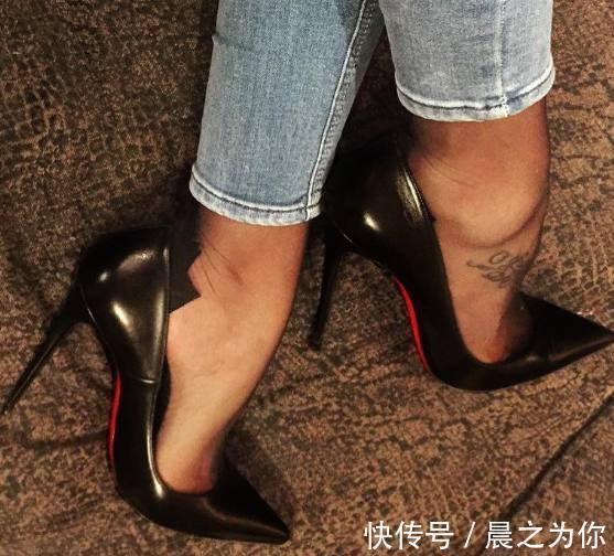 简约 性感的高跟鞋简约又大方,穿上十分优雅有范!