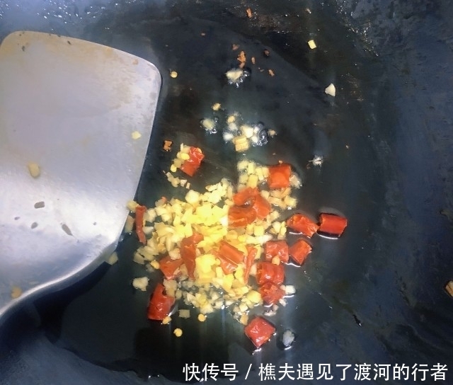 爆炒花蛤，香辣过瘾，味道鲜美