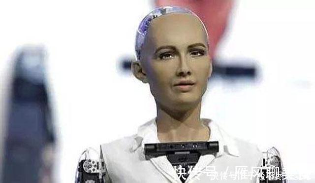 定律|当年扬言我将会摧毁人类的女性机器人索菲亚,如今改成啥样了