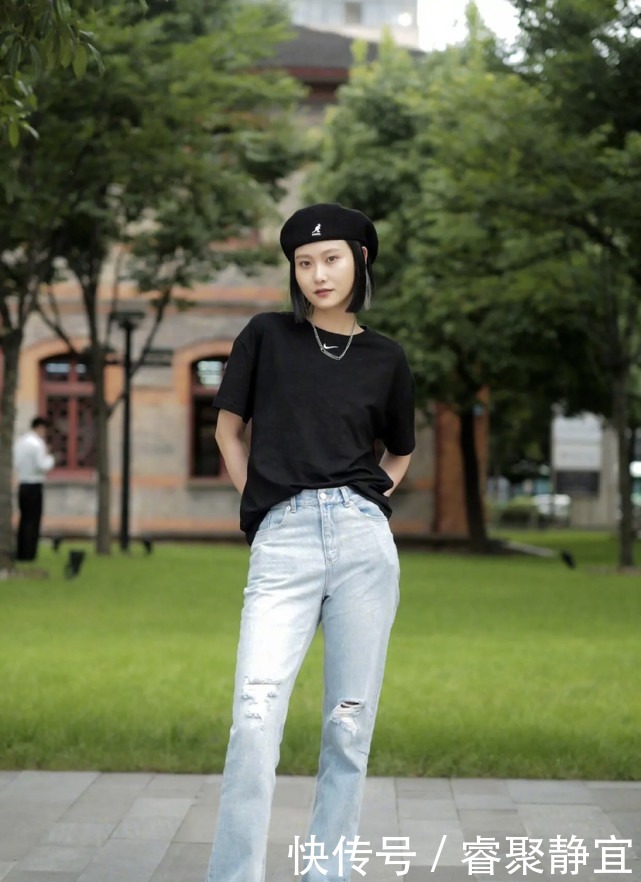 皮肤偏黄的女人,春季穿“上衣”,选哪个颜色更显白提气质?