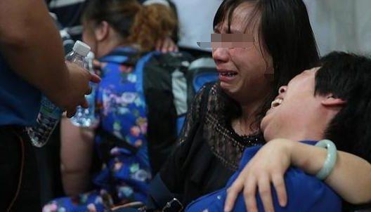 meimei|90后孕妇生下四胞胎,婆家兴高采烈抱孙子,娘家哭成泪人