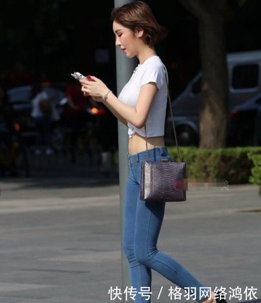 好看|街拍:她可以说是把紧身牛仔裤穿的最好看的美女了!