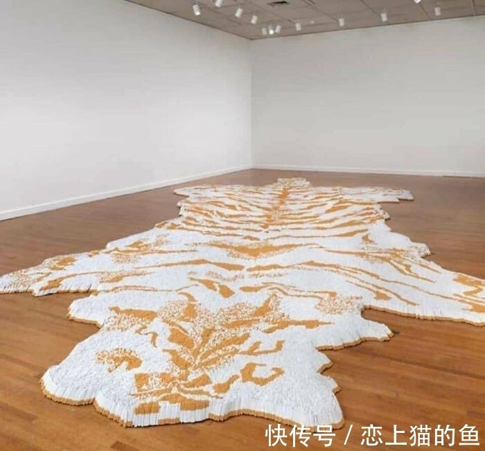 一双绣花鞋&35个国外的奇葩设计,用上万支烟做成地毯,网友:是艺术还是浪费