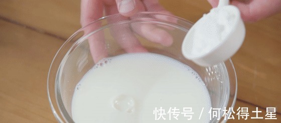 消暑|像果冻一样香甜Q弹的夏季消暑小吃,简单到零失败——牛奶冰粉!