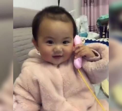 孩子|萌娃用卡通手机给爸爸打电话走红,网友:准确抓住了每句话的精髓