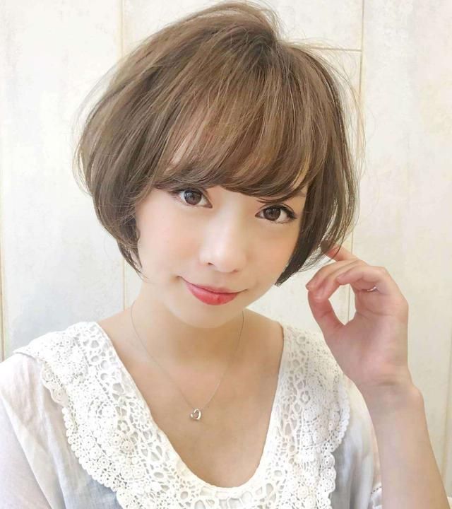 什么发型减龄又时尚?试试这三种柔卷发,简单随意又显皮肤白