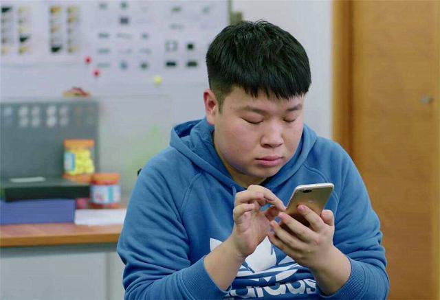 歧义|爸爸姓“是”,为双胞胎起名发愁,爷爷灵机一动,民警:好名字