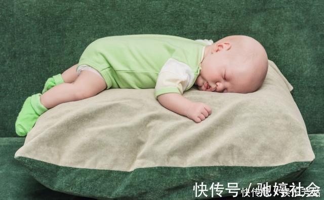 信号|“妈妈，我该用枕头啦”，宝宝发出这几个信号，家长该买枕头了
