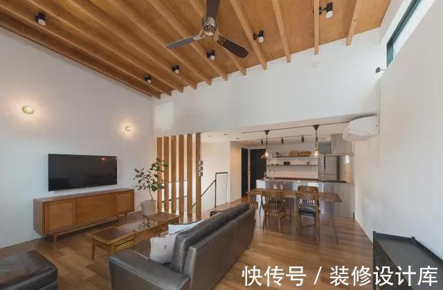 胡桃木床|爸妈买的小复式楼，楼上楼下125平，加上落地窗住两家人都不挤！