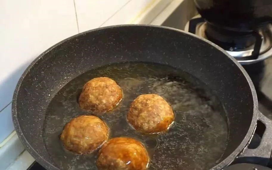 这才是我要的猪肉做法，红润油亮，口感软糯鲜香，上桌分分钟抢光！