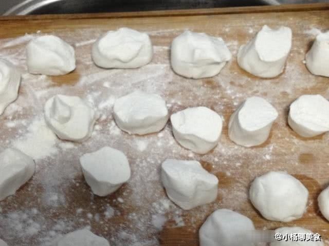 面团|卖馒头的大爷说漏嘴，蒸馒头时加点“它”，蒸出的馒头香甜松软