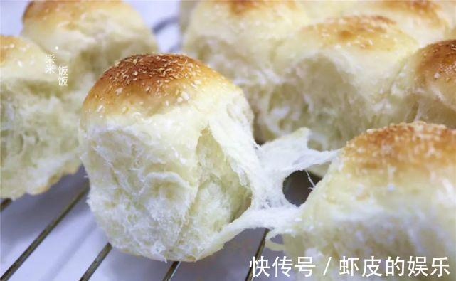 做法最简单的面包,只需普通食材,柔软香甜,适合在家做