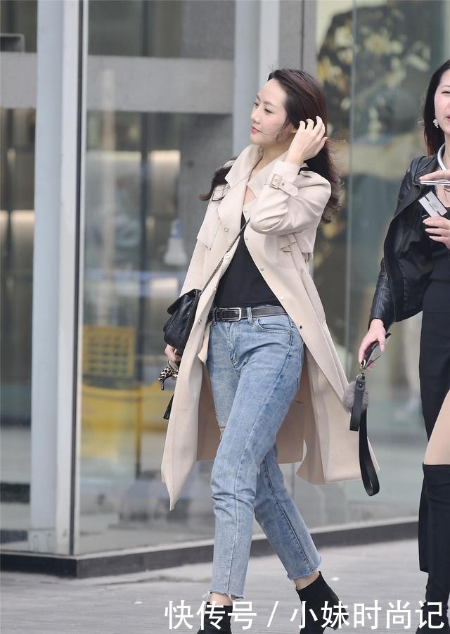 位美女选择|宽松的牛仔裤配上显瘦的效果, 修身的牛仔裤展现身材曲线, 你喜欢哪一种