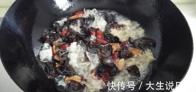 芹菜|此道菜是血管“清道夫”，清理血液垃圾，为身体做个大扫除