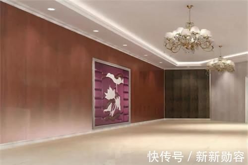 发霉|墙面还贴壁纸?不用几年就发霉了,如今流行用集成墙板,上档次