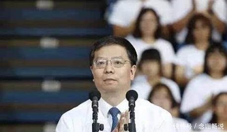 他13岁考上清华大学，是真正的文艺双全，还被清华校长点名称赞