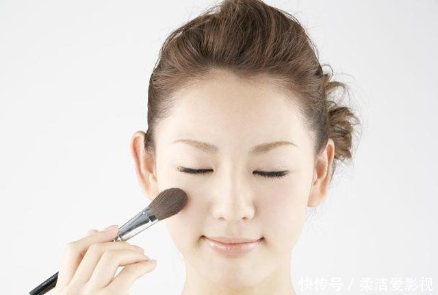 眉毛|建议女人:不管何时出门尽量化淡妆,教你正确顺序,简单又美丽