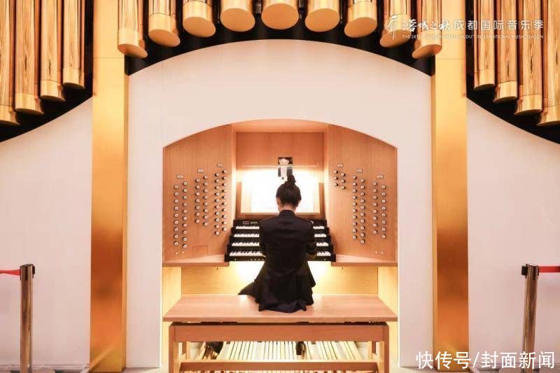  交响乐团|过去一年，10万+观众走进这里看了252场演出