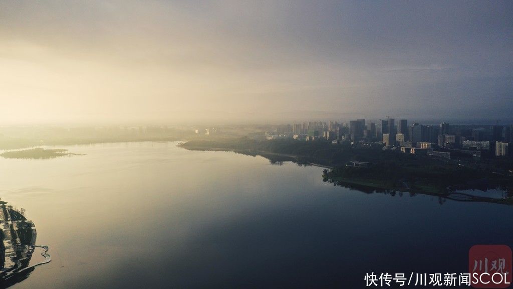 成都科学城今晨现平流雾美景 穿过云层见雪山|视频 | 平流雾