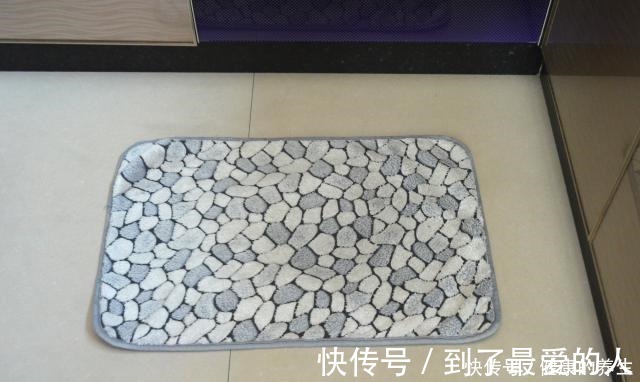 快递里的气泡垫一张也别扔，放在家里特别实用，一年能省不少钱！