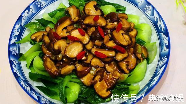 晓峰|炒香菇到底要不要焯水,以前没注意,难怪香菇不入味,味道不鲜美