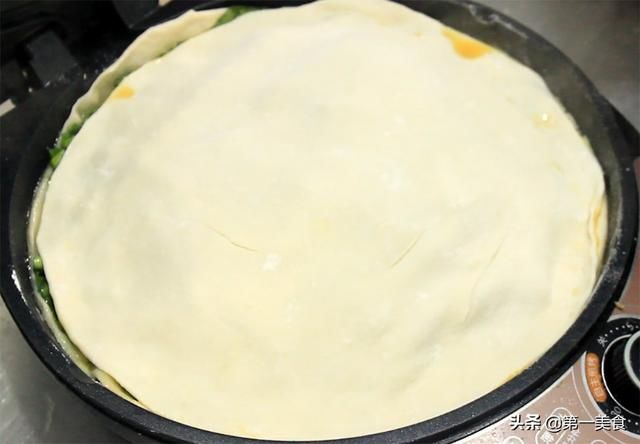 薄薄一层皮，满满的都是馅，这样做的菜盒子，一口咬下去超满足