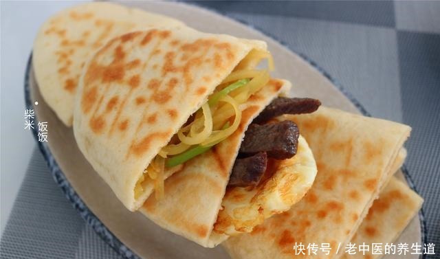 发面饼还可以这样做,大空心,加上自己爱吃的菜,人人喜欢