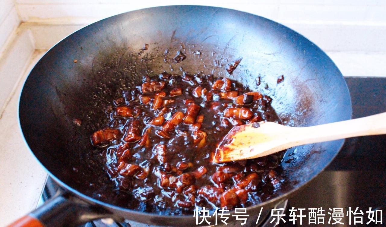 蒜香茄丁炸酱面|蒜香茄丁炸酱面,做法简单,鲜香美味