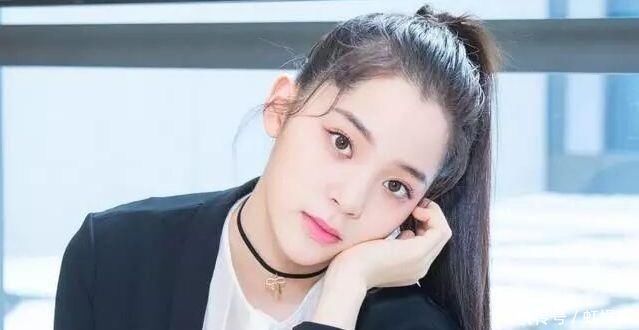 女生尽量别披头散发,试试最近很火的“女神扎发”,温柔还显气质