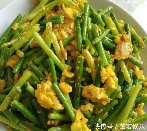 蒜薹加它称“泻药菜”，隔天炒一盘，净化血管，嘴巴不臭了，体重2位数