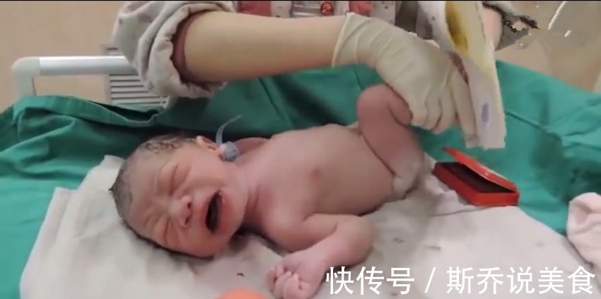 子宫|宝宝出生后被医生抱走的神秘十分钟都经历了什么看完真的萌到了