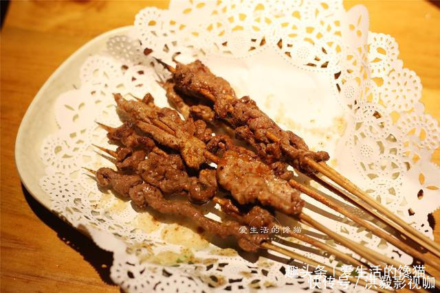 小叔|带同事去小叔店吃夜宵,一桌菜只收100元,结账时弟媳脸都黑了