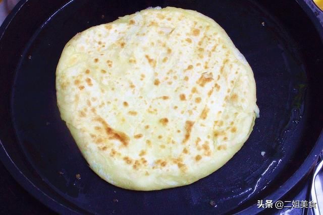 软乎|烙饼时，别只会加温水和面了，多做两步，柔软多层，皮薄有韧性