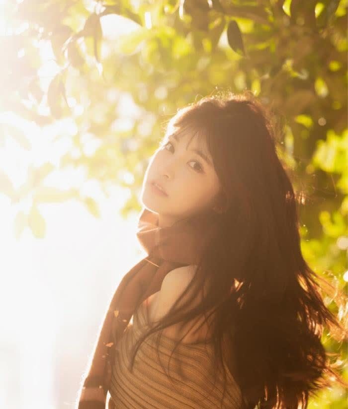 姐姐 清新美女: 姐姐温柔性感的气质也太棒了 皮肤真的白到发光